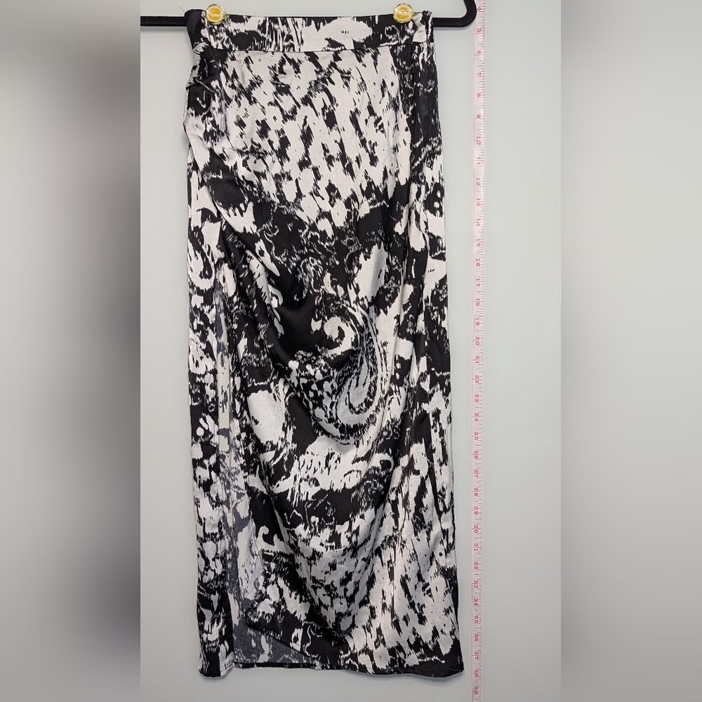 Nasty Gal Monochrome Abstract Midi Skirt